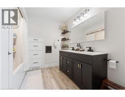 1015 QUEEN Street - 19