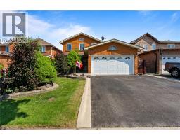 8 COCHRANE Avenue - 1