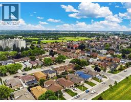 102 MARKSON Crescent - 40