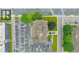 8 WOODMAN Drive UnitNo. 805 - 37
