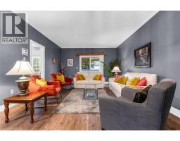 149 SILVERBIRCH Boulevard - 12