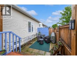 149 SILVERBIRCH Boulevard - 32