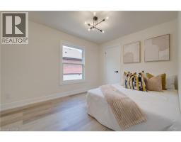 26 RICHARDSON Street - 32