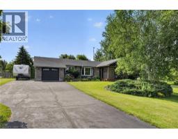 952 ROBINSON Road - 3
