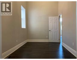 405 MACNAB Street N - 18