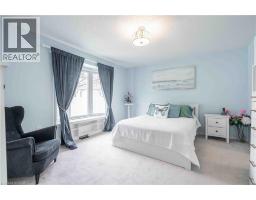 195 SILVERBIRCH Boulevard - 21