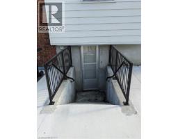 84 AMHERST Drive - 3