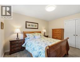 40 MAICH Crescent - 17