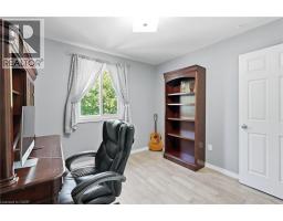 40 MAICH Crescent - 21