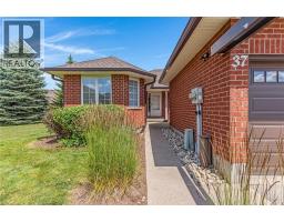 10 ISHERWOOD Avenue UnitNo. 37 - 3