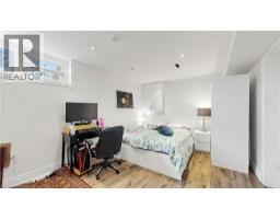 33 NEAPOLITAN Drive - 40
