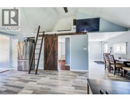 14 MADDISON Street E - 11