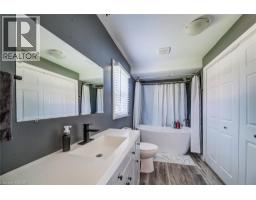 14 MADDISON Street E - 22