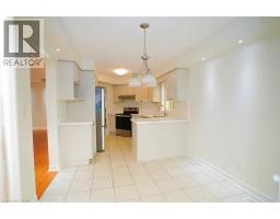 18 HERITAGE Drive - 12