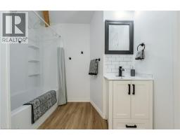 241 TALBOT Street S - 16
