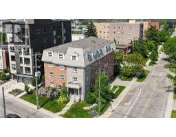 172 REGINA Street N - 1