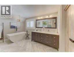 10 FORREST Avenue E - 18