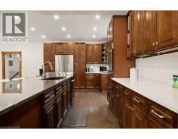 9 PARK Avenue W - 15