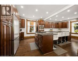 9 PARK Avenue W - 19