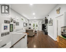 9 PARK Avenue W - 26