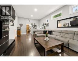 9 PARK Avenue W - 29