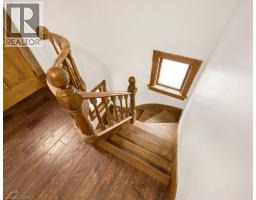 9 PARK Avenue W - 32