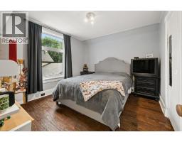 9 PARK Avenue W - 35