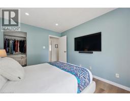 2 KEEWATIN Avenue - 15
