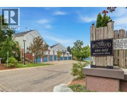 502 BEECHWOOD Drive UnitNo. 3 - 2