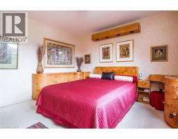 107 BOND Street S - 27
