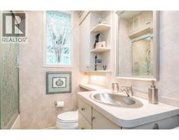 107 BOND Street S - 32