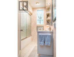 107 BOND Street S - 33