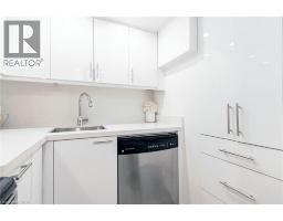 2105 MAPLEWOOD Drive - 40