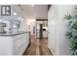 2105 MAPLEWOOD Drive - 9