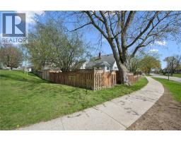 46 SENECA Drive - 41