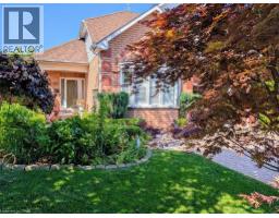 44 MORRISON Crescent - 3