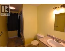 3 ELGIN Street S - 7