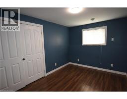 3 ELGIN Street S - 8