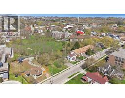 15 ROBINSON Street N - 10