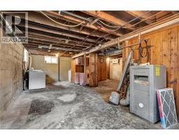 121 KING Street E - 24