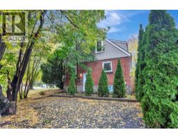 121 KING Street E - 26