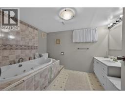 186 SENECA Avenue - 25