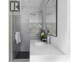 52 ROXBOROUGH Drive - 28