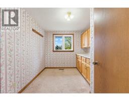64 HILLTOP Court - 24