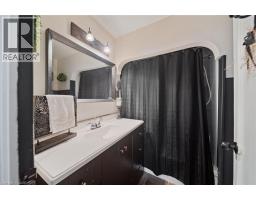 14 SHERRING Street N - 22