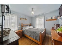 14 SHERRING Street N - 23