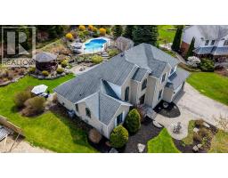 207 WOODRIDGE Drive - 3