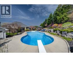 207 WOODRIDGE Drive - 33