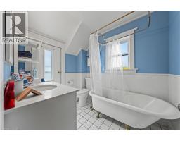 39 BORDEN Avenue N - 25