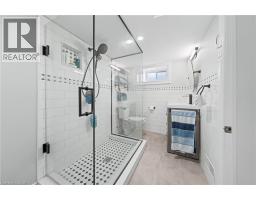 39 BORDEN Avenue N - 32